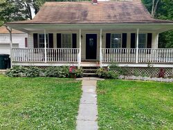 Pre-foreclosure in  Heaters Ln Layton, NJ 07851