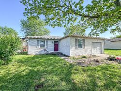 Pre-foreclosure in  Glasgow Dr Edinburgh, IN 46124
