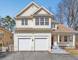 Pre-foreclosure in  Hunters Ln Rockville, MD 20852