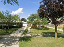 Pre-foreclosure in  Maple St Des Plaines, IL 60018