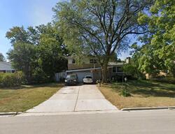 Pre-foreclosure in  Longview Dr La Grange, IL 60525