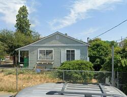 Pre-foreclosure in  Curran Ave Oakland, CA 94602