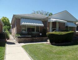 Pre-foreclosure in  KEYSTONE AVE Skokie, IL 60076