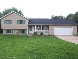 Pre-foreclosure in  Cheshire Dr Mackinaw, IL 61755