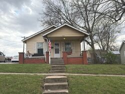  Broadway St, Pleasant Hill MO
