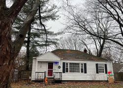 Pre-foreclosure in  SUNSHINE Waterford, MI 48329