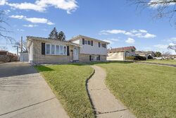 Pre-foreclosure in  S ADELINE AVE Addison, IL 60101