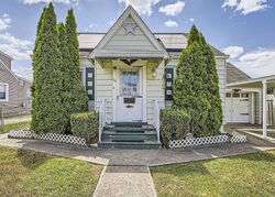 Pre-foreclosure in  Riverside Rd Essex, MD 21221