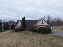 Pre-foreclosure in  Silver Fox Run Swartz Creek, MI 48473