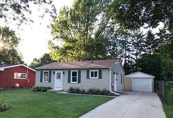  E Jones St, Plano IL