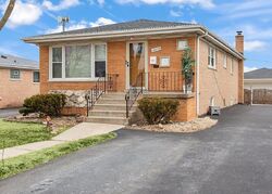 Pre-foreclosure in  Major Ave Chicago Ridge, IL 60415