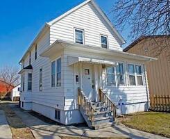 Pre-foreclosure in  Commonwealth Ave Waukegan, IL 60085