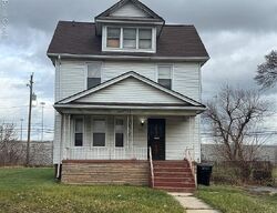 Pre-foreclosure in  Beniteau St Detroit, MI 48214