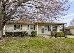 Pre-foreclosure in  Stutely Ln Springfield, IL 62704