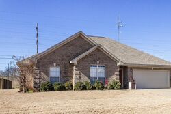 Pre-foreclosure in  Meredith Dr Muscle Shoals, AL 35661