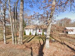 Pre-foreclosure in  Flint Rd Charlton, MA 01507