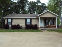 Pre-foreclosure in  30th Ave Northport, AL 35476