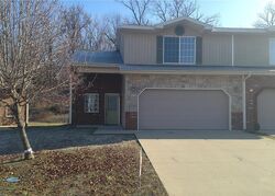 Pre-foreclosure in  Hickory Ridge Dr Saint Robert, MO 65584