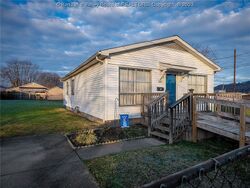 Pre-foreclosure in  Drew St Saint Albans, WV 25177
