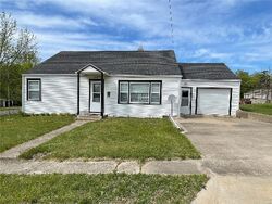 Pre-foreclosure in  Bodine St Paris, MO 65275