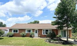 Pre-foreclosure in  E Aberdeen Dr Trenton, OH 45067