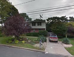 Pre-foreclosure in  Maida Ave Deer Park, NY 11729