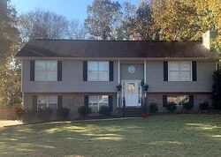 Pre-foreclosure in  Griffin Dr Helena, AL 35080