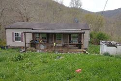 Pre-foreclosure in  Feather Creek Rd Williamsburg, KY 40769