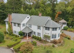Pre-foreclosure in  Ridgefield Rd Wilton, CT 06897