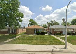 Pre-foreclosure in  S Sangamon St Chicago, IL 60620