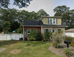 Pre-foreclosure in  Oak Neck Rd West Islip, NY 11795