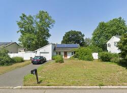 Pre-foreclosure in  Narragansett Ave Medford, NY 11763