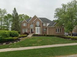  Hawthorne Dr S, Utica MI