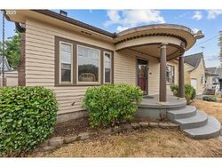 Pre-foreclosure in  Se Bush St Portland, OR 97206