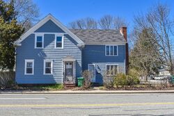 Pre-foreclosure in  Elmwood Ave Warwick, RI 02888