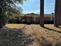 Pre-foreclosure in  Myrtlewood Ave Mobile, AL 36611