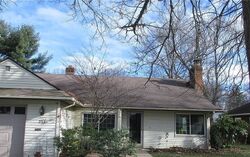 Pre-foreclosure in  Beeler Dr Berea, OH 44017