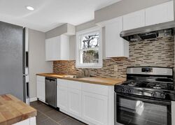 Pre-foreclosure in  Belle Vista Ave Baltimore, MD 21206