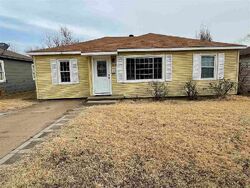 Pre-foreclosure in  N 4th St Ponca City, OK 74601