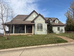 Pre-foreclosure in  Beuhring Dr Huntington, WV 25705