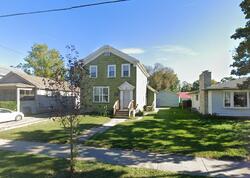 Pre-foreclosure in  Elmwood Ave Oshkosh, WI 54901