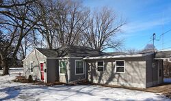 Pre-foreclosure in  Harrison Ave Burlington, IA 52601