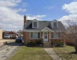 Pre-foreclosure in  Herbert Ave Berkeley, IL 60163