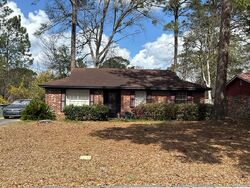 Pre-foreclosure in  Greenbriar Trl Hinesville, GA 31313