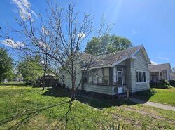 Pre-foreclosure in  N 9TH ST Vincennes, IN 47591