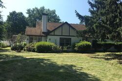 Pre-foreclosure in  New Durham Rd Edison, NJ 08817