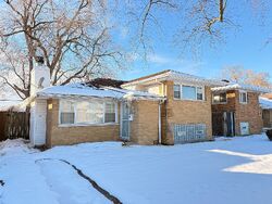 Pre-foreclosure in  S ELIZABETH ST Chicago, IL 60643