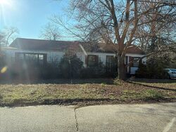 Pre-foreclosure Listing in N Lee St LAGRANGE, GA 30240
