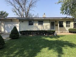  S Longwood Dr, Kankakee IL