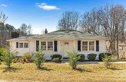 Pre-foreclosure in  Enoree Rd Travelers Rest, SC 29690